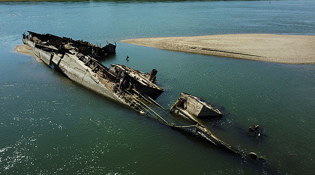 Sucho odhalilo v Dunaji v Srbsku potopené německé lodě z druhé světové války