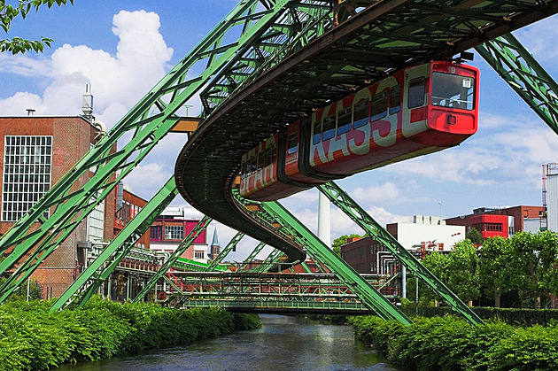 OBRAZEM: Obrácená tramvaj. Wuppertal láká na unikátní stempunkovou atrakci