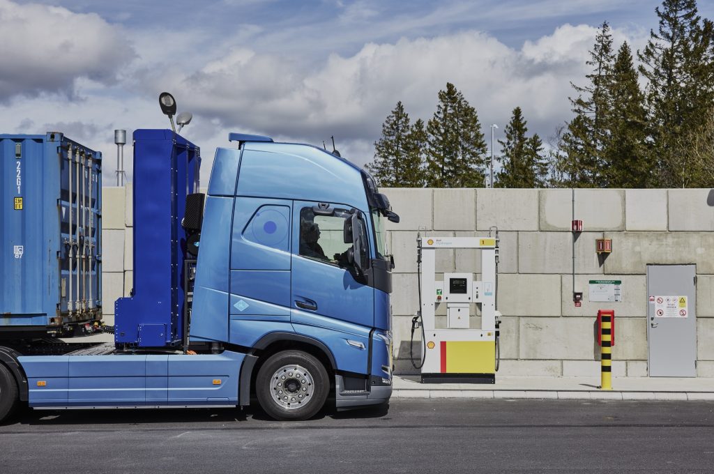 Volvo Trucks se vodíku nebojí, testovat začne v roce 2025