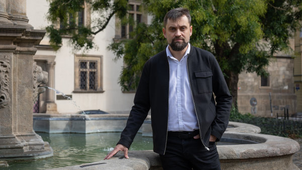 Domácí hádky opolitice jsou odrazem neřešených problémů společnosti, říká sociolog Ondřej Lánský