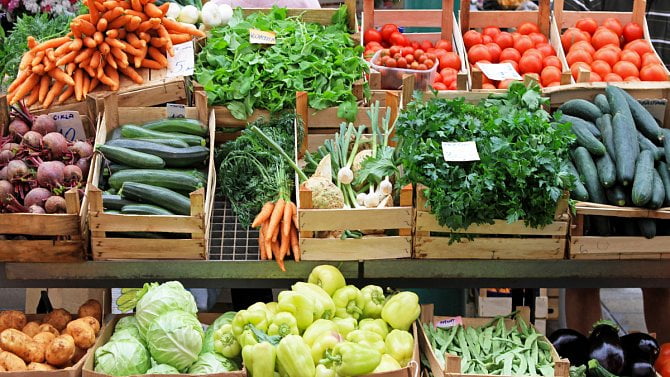 Co se v obchodech děje s ovocem a zeleninou, které se neprodají?