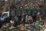 Afriku zaplavuje z Evropy dovezený textil ‚mitumba‘. Většina ale končí jako odpad na ulicích a skládkách