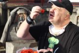 Hluchoslepý šampion v pojídání chilli papriček: Říkají mi, že vyhrávám, protože nevidím, co dávám do pusy
