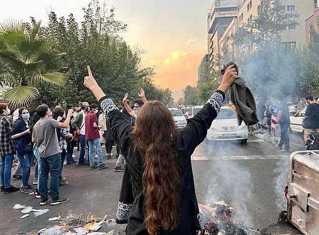 Za protesty v Íránu jsou sionisté a Amerika, prohlásil ajatolláh Chameneí