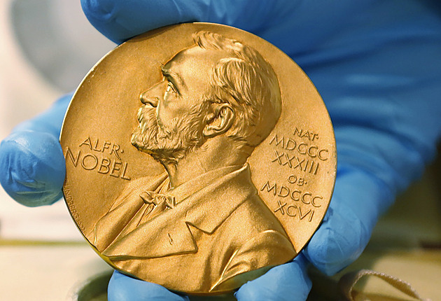 Nobelovu cenu za fyziku dostala trojice zabývající se kvantovou informatikou