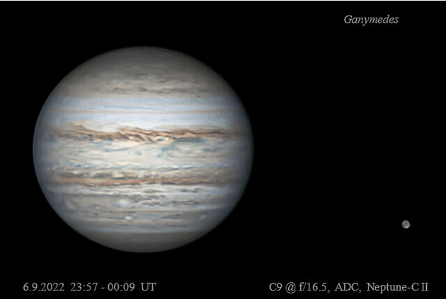 Vítěznou astrofotografií za září je snímek Jupitera a jeho největšího měsíce