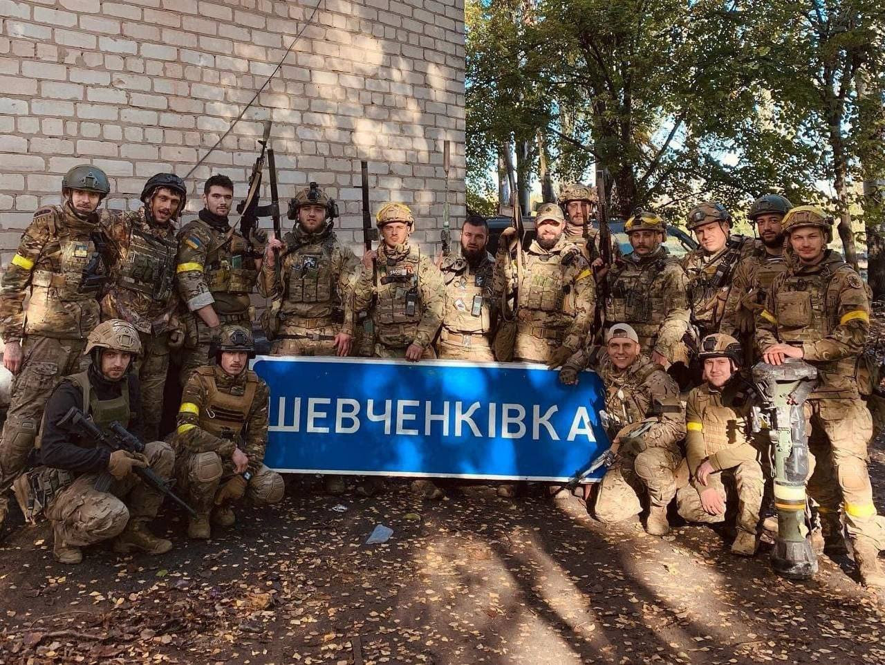 Vývoj bojů: Rusové prchají u Dněpru, Ukrajinci tu mají převahu ve všem, píše ruský bloger