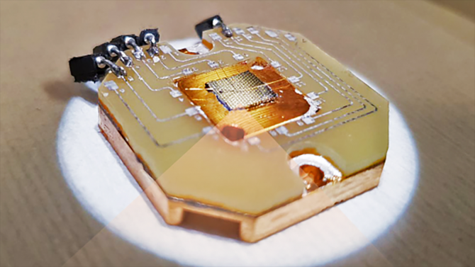 Qubity: Evropský fotonický procesor, nový typ supravodivých qubitů, kvantový odhad zdrojů