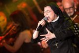 ‚Zpívající jeptiška‘ opouští svůj řád. Vítězka italské pěvecké soutěže se chce věnovat hudební kariéře