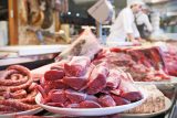 Ať si producenti masa platí zavádějící a neúplné kampaně sami, kritizují Zelení projekt Žeru maso
