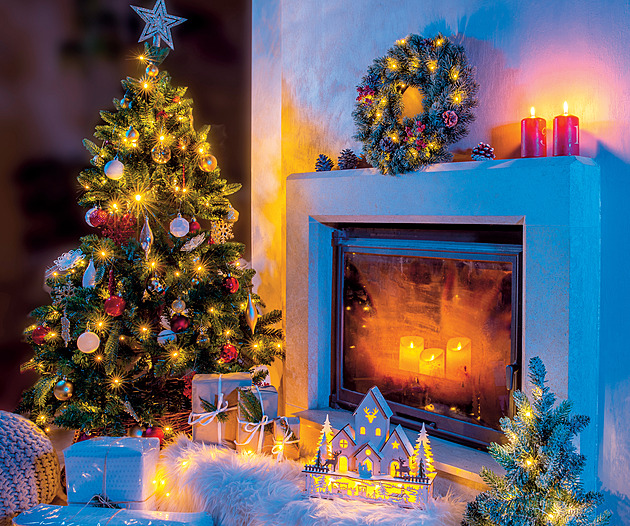 Začíná čas adventních a vánočních světel. Venkovní mohou svítit i zadarmo