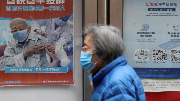 Hrdá Čína stále odmítá západní vakcíny. A strmě rostou covidová čísla i protesty