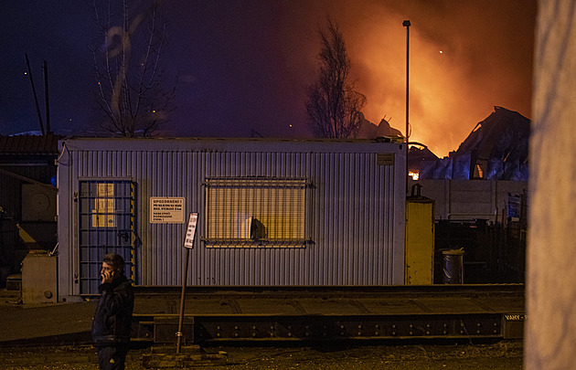 Haly v Boleslavi zapálil muž z Českolipska, škoda je vyčíslena na tři miliardy
