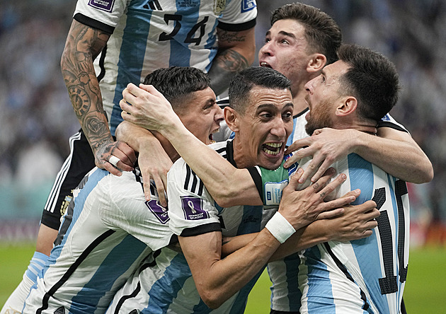 ONLINE: Polsko - Argentina, souboj Lewandowski vs. Messi o postup