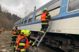 Simulovaná srážka dvou vlaků, zranění i mrtví. U Jívové proběhlo velké cvičení záchranných složek