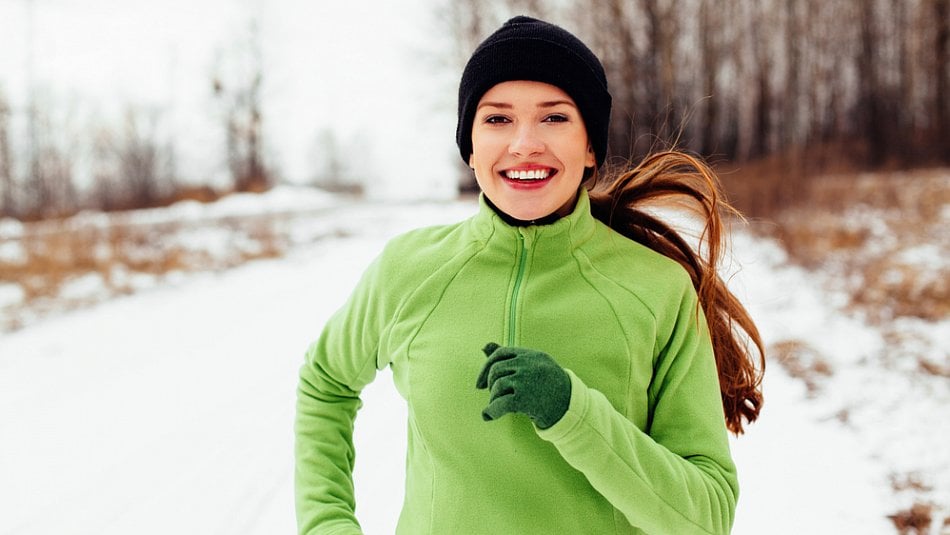 Barva oblečení může v zimě při běhu zachránit život. V modré vás nikdo neuvidí