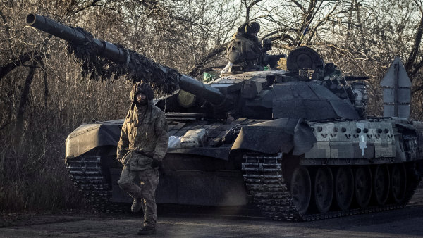 Ukrajinci se brání na Donbase a postupují u Svatove. Rusko nejspíš chystá druhou vlnu mobilizace