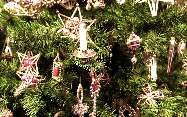 Vyberte vánoční stromek tak, aby neopadal dřív, než rozbalíte dárky