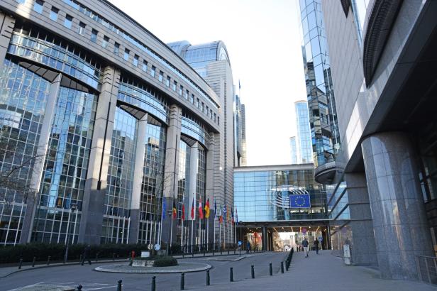 

Belgická policie vyšetřuje podezření z korupce v Evropském parlamentu. Zatkla čtyři lidi


