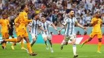 

Messi opět exceloval a živí sen o titulu, Nizozemcům k postupu nepomohl ani signál roku

