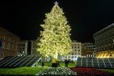 ‚Nápad jako od Grety Thunbergové.‘ Vánoční strom se solárními panely vzbudil v Římě nevoli