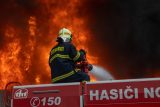 Při požáru domu s pečovatelskou službou na Semilsku zemřel jeden člověk, evakuováno bylo dalších 46