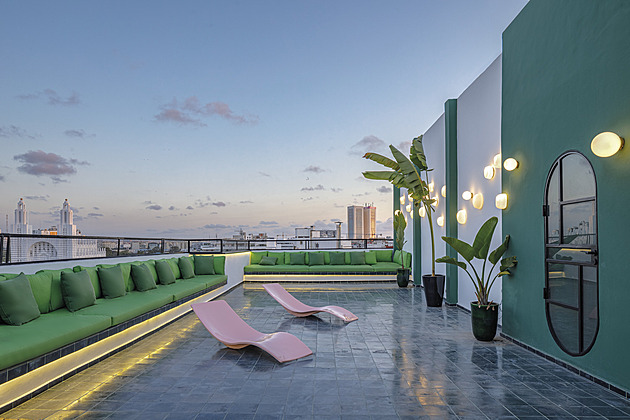 Ohromující bydlení ukrývá nad střechami Casablanky terasu. Je to klenot