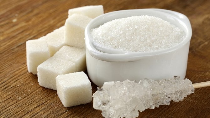 Proč je cukr tak drahý? Stojí skoro dvakrát tolik