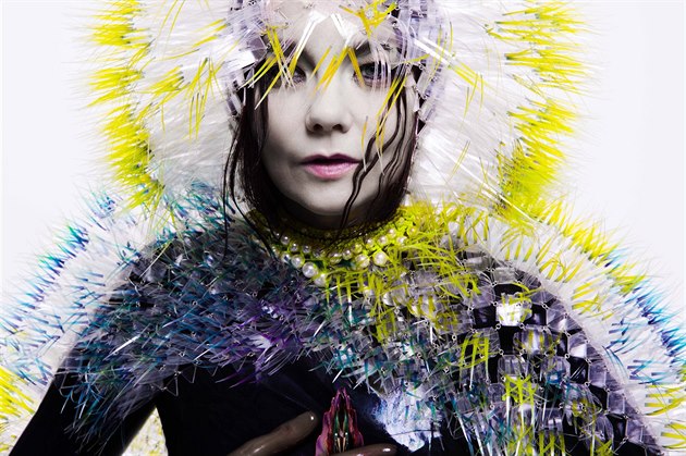 Björk přiveze do Prahy multimediální představení Cornucopia