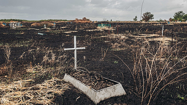 Rusko trápí přeplněná krematoria. Kromě válečných ztrát je příčinou i covid