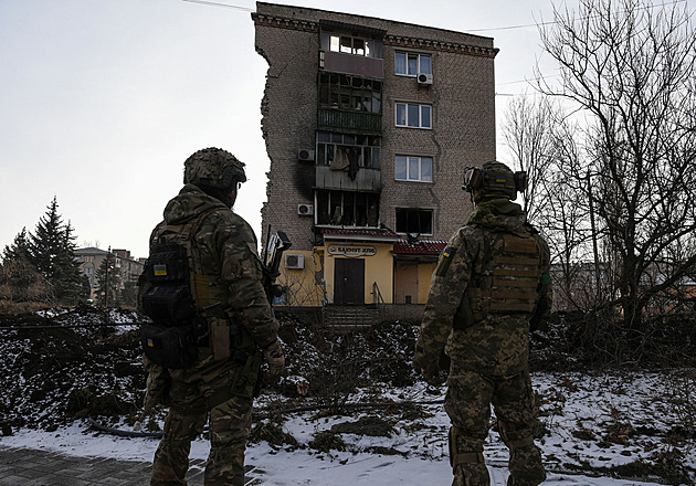 Zpoždění dodávek západních zbraní brání Kyjevu v protiofenzivě, míní analytici