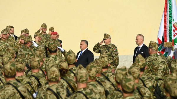 Čistky v maďarské armádě. Orbán vyházel důstojníky vyškolené v NATO a buduje domácí zbrojovky
