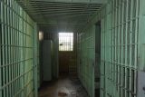 Týrání, dušení a zastrašování. Polská prokuratura vyšetřuje zneužívání vězňů v zařízení Barczewo