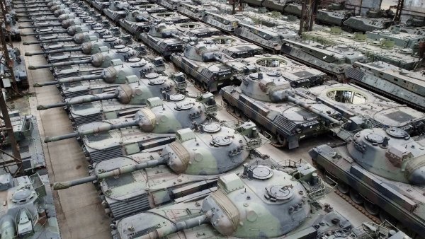 Berlín povolil vývoz Leopardů 1 na Ukrajinu. Pomoci by mohla i belgická firma se stovkami tanků na skladě