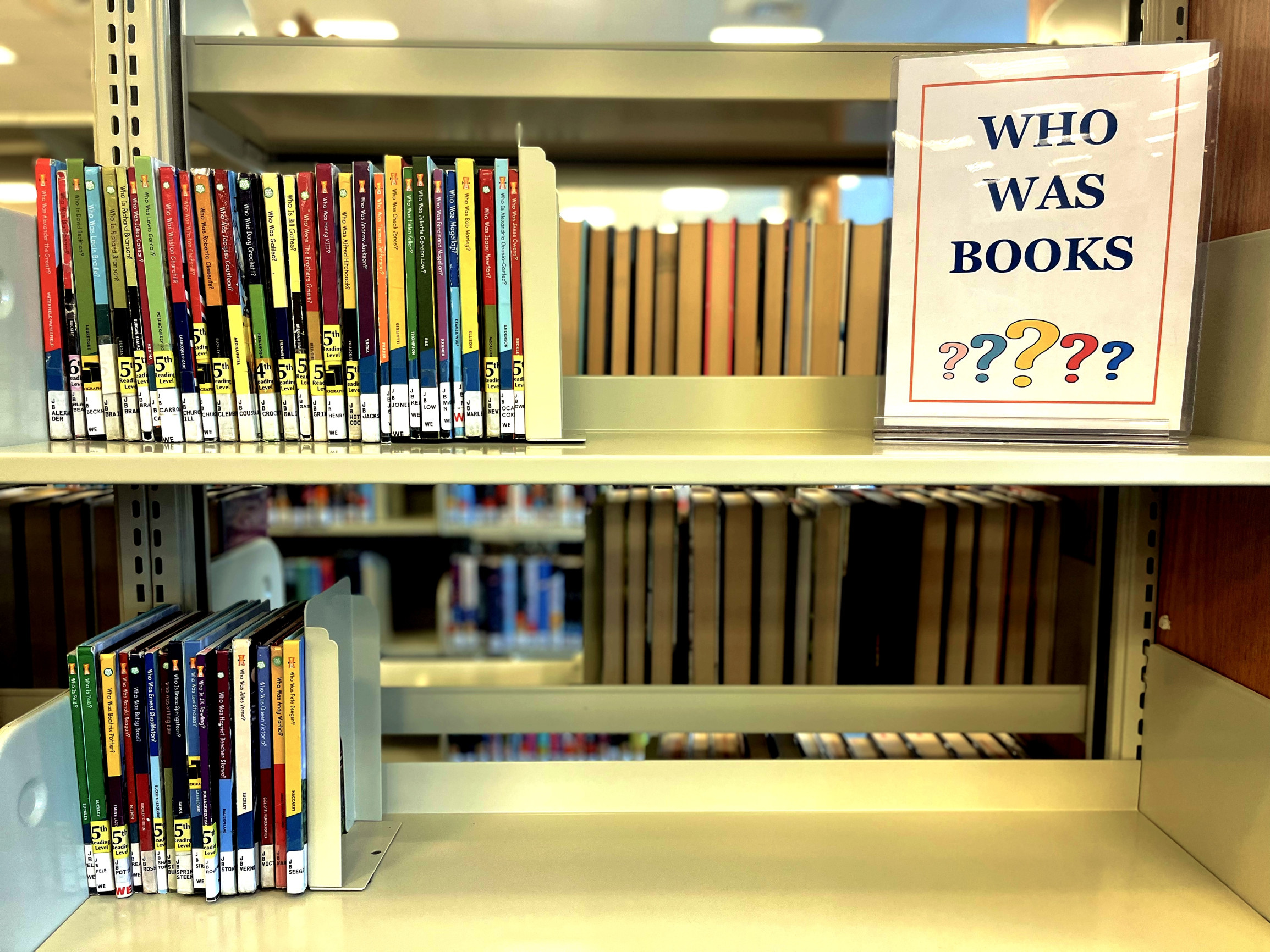 „Já si knihy vzít nenechám.“ Floridští učitelé vyklízejí knihovny, guvernér mění výuku o sexualitě, rase i klimatu