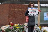‚Ne všem Rusům chybí soucit s Ukrajinci‘. Pietní místa obětem z Dnipra už vznikla v 60 městech