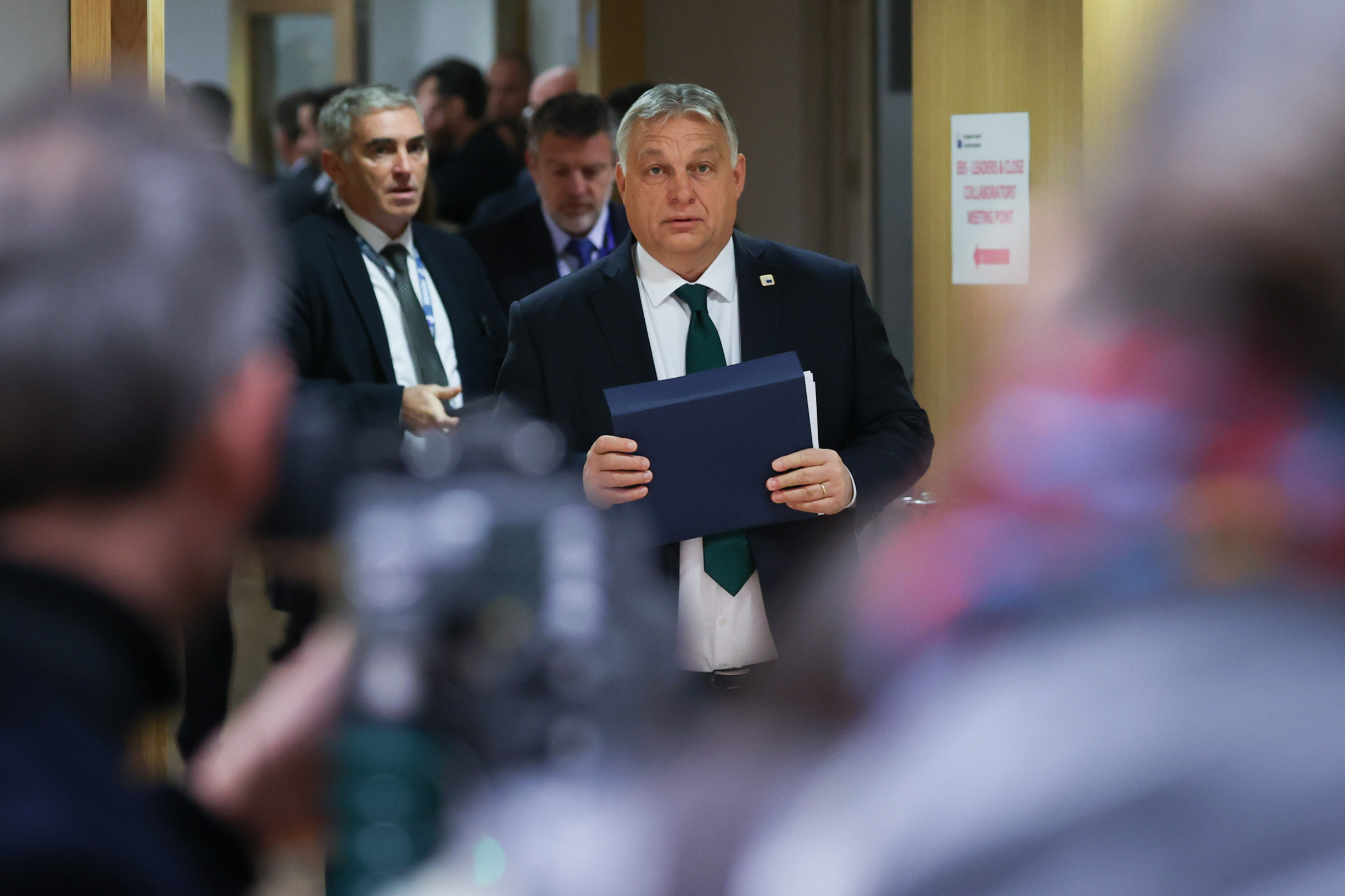 Řekl Orbán, že je proti členství v EU a Ukrajina je země nikoho? Spor o slova na uzavřeném jednání
