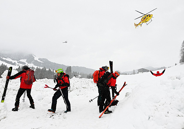 Lavina v Tyrolsku zavalila řidiče pluhu a horského turistu. Oba zemřeli