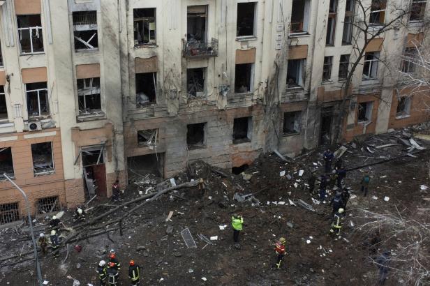 

Rusko pálilo rakety na Charkov, zasáhly bytový dům


