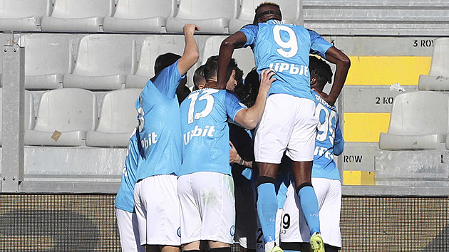 ONLINE: Neapol je dál suverénní, Osimhen dal dva góly. Večer se hraje milánské derby