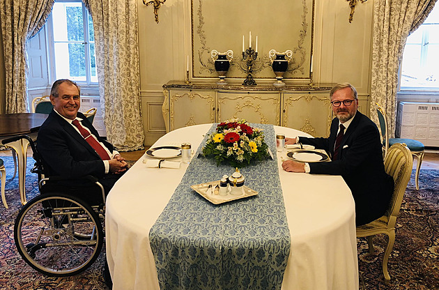 Prezident Zeman přijme v Lánech na pravidelné schůzce premiéra Fialu