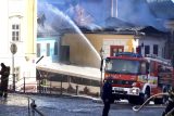 V Banské Štiavnici hoří několik budov. Na místě je 30 hasičů, pomahají také vojáci