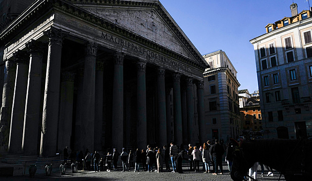 Konec dlouhé tradice. Za vstup do římského Pantheonu turisté zaplatí pět eur