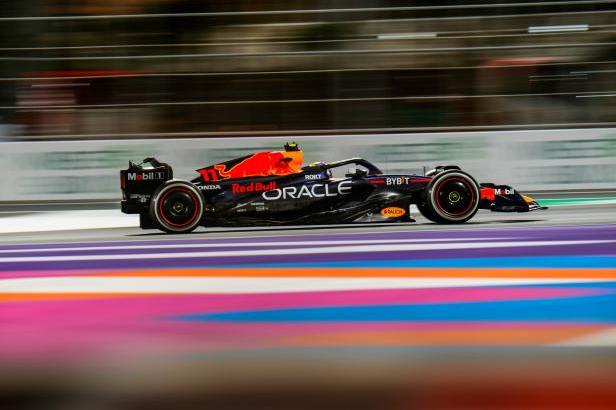 

Dominance Red Bullu v Džiddě, Alonsovi uniklo sté pódium kvůli penalizaci. Pérez zvítězil v Saúdské Arábii

