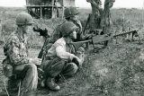 Francie chce z Vietnamu převést ostatky svých vojáků padlých u Dien Bien Phu. Ohrožuje je rozšíření letiště
