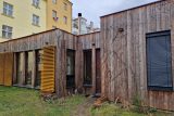 Pasivní dům umí zmírnit dopady klimatických změn na město. Ten v centru Prahy šetrně využívá vodu