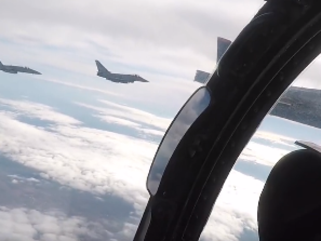 VIDEO: NATO demonstruje sílu. Po incidentu s ruským Su-35 vystartovala celá formace