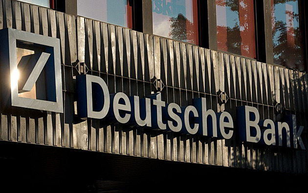 Akcie Deutsche Bank ztrácí přes deset procent. Oslabují už třetí den v řadě