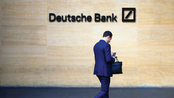 Evropské bankovní akcie, včetně českých, se opět propadají. Investory znervóznila Deutsche Bank