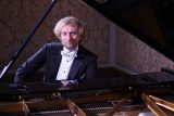 Klavír s Kahánkem, pěvecké lekce od Kněžíkové. Stipendijní projekt MenART uzavírá přihlášky
